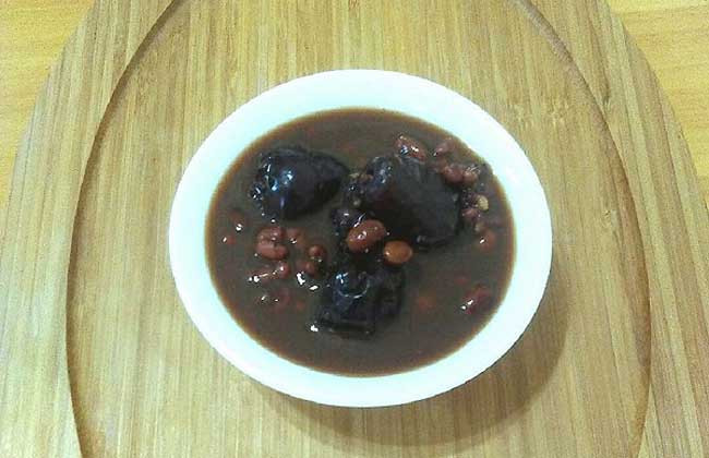 黑豆花生红枣丰胸汤的做法
