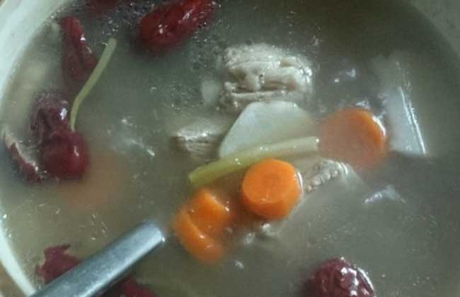 山药胡萝卜排骨汤的做法