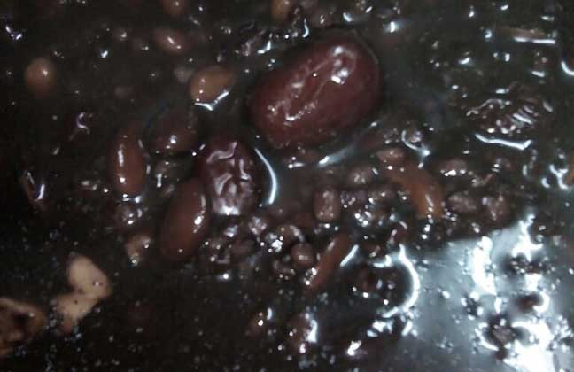 黑豆黑米黑芝麻粥的做法