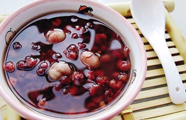 赤小豆薏米粥的功效及做法