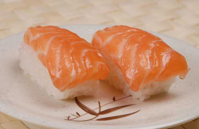 三文鱼寿司的功效及做法