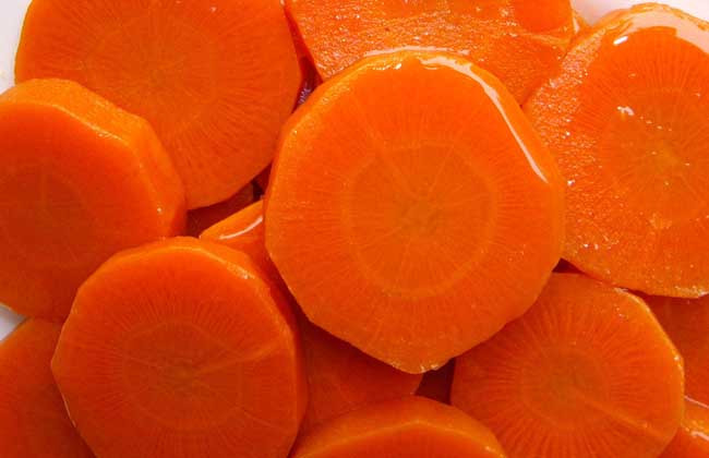 胡萝卜生吃好还是熟吃好？