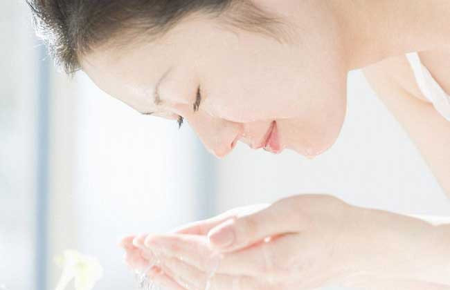 每天用牛奶洗脸好吗？