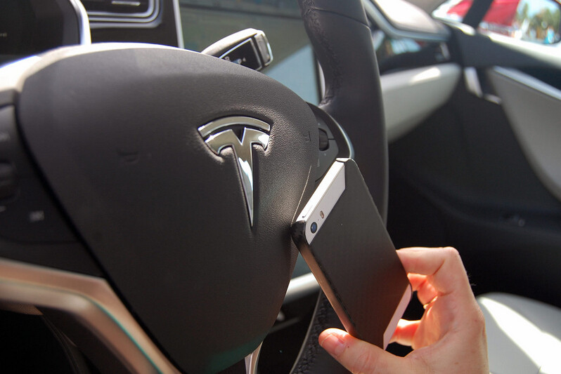 Model S将获自动泊车和高速自动驾驶功能