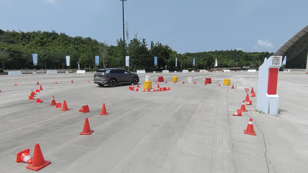 一个烧电的“油车”?试驾一汽