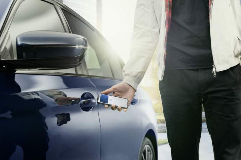 苹果发布汽车懒人包:手机CarKey开车门+电动车充电路线规划