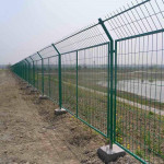 圈地护栏铁路围栏果园护栏刀片刺网围墙圈地山林护栏水塘围栏桃形柱护栏